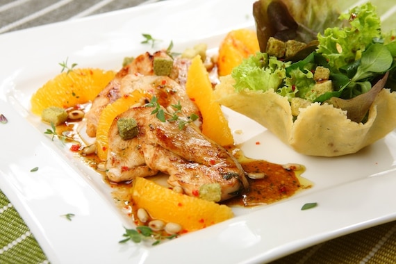 Sałatka z kurczakiem miodowo-pomarańczowym                 