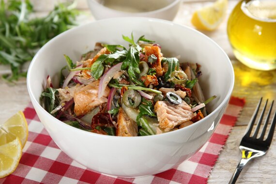 Sałatka z łososiem i z ziemniakami 