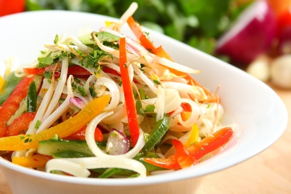 Sałatka z makaronem chińskim