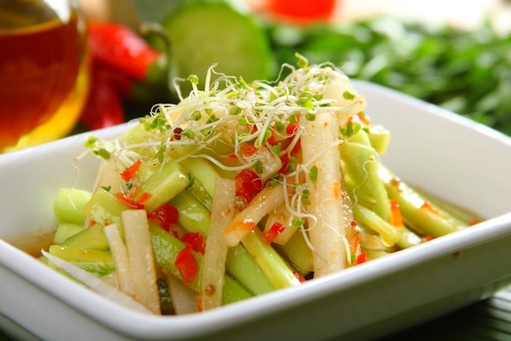 Sałatka z ogórków i białej rzodkwi