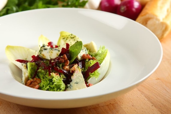Sałatka z pieczonych buraków i sera blue