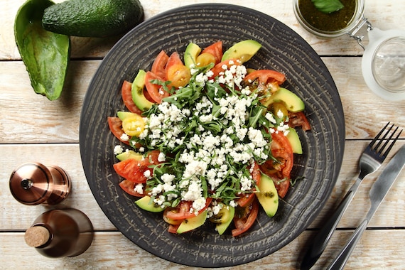 Sałatka z pomidorów i awokado