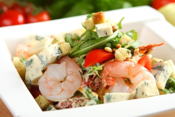 Sałatka z rukolą i krewetkami - VIDEO