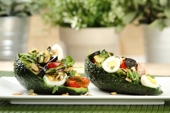 Sałatka z tuńczykiem w awokado