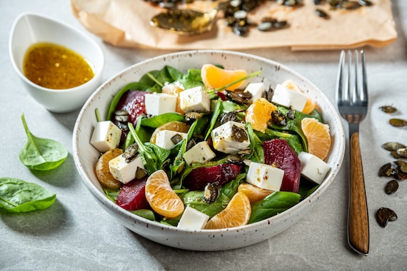 Sałatka ze szpinakiem i mandarynkami