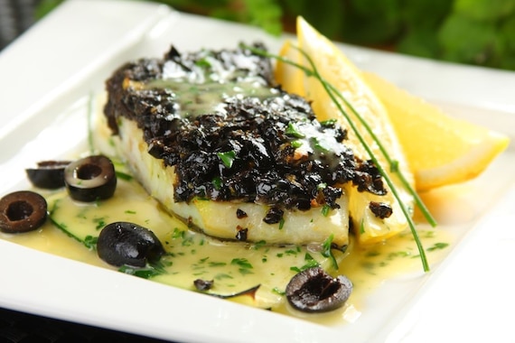 Sandacz z tapenadą oliwkową 