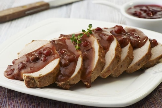 Schab pieczony w sosie żurawinowym 