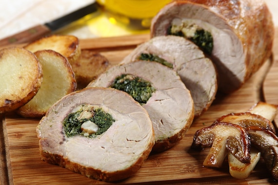 Schab pieczony z grzybami i szpinakiem