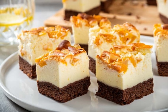 Sernik z brzoskwiniami