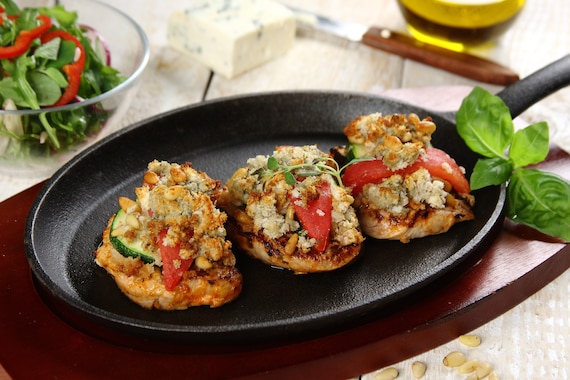 Soczyste polędwiczki wieprzowe zapiekane z niebieskim serem 