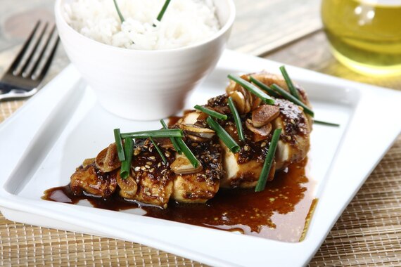 Soczysty kurczak z patelni w sezamie