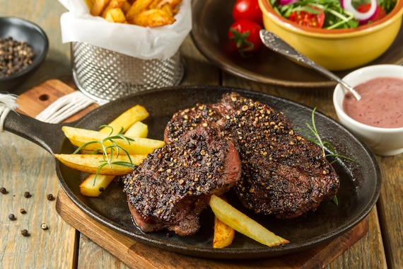 Stek wołowy w kruszonym pieprzu - VIDEO