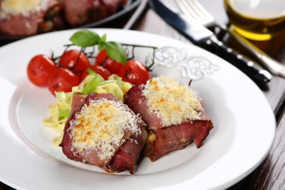 Steki wołowe z polędwicy z pieczonymi warzywami 