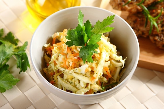 Surówka z kapusty pekińskiej z jabłkami 