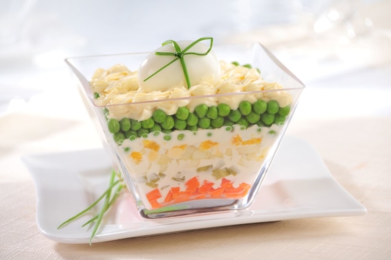 Świąteczna sałatka jarzynowa z majonezem - VIDEO