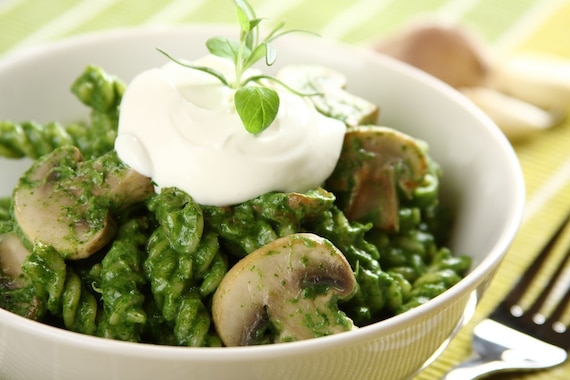 Świderki z pieczarkami w zielonym sosie