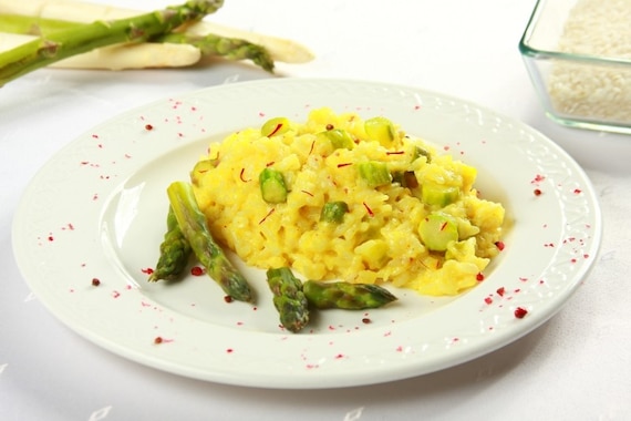 Szafranowe risotto ze szparagami 