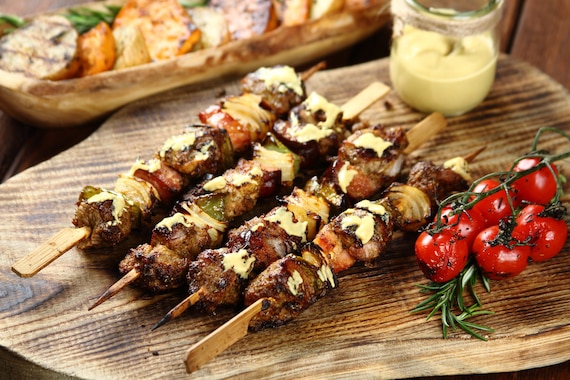 Szaszłyki z karkówki z boczkiem i kiełbasą