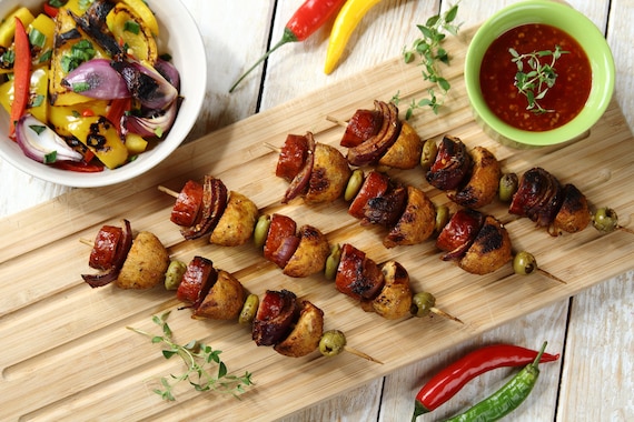 Szaszłyki z kiełbasą i pieczarkami 