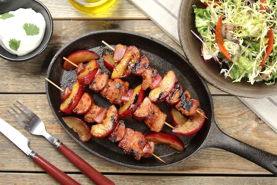 Szaszłyki z kiełbasy i boczku