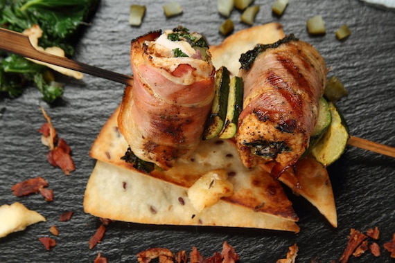 Szaszłyki z piersi indyka z szynką parmeńską i oscypkiem