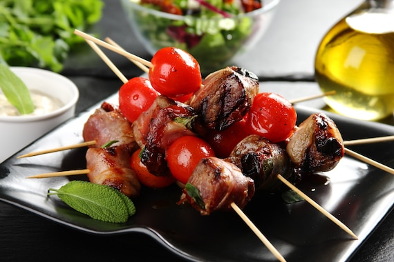 Szaszłyki z rostbefu a la włoska Saltimbocca