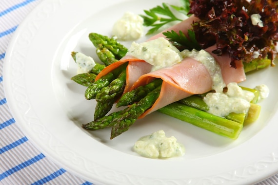 Szparagi z szynką