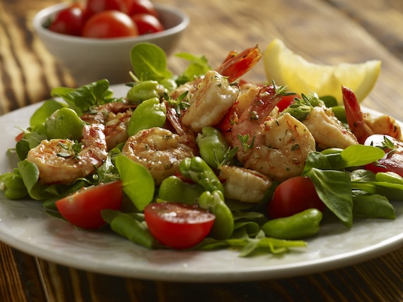 Szybka i prosta sałatka z krewetkami