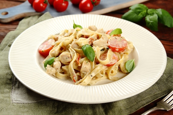 Szybkie tagliatelle  z kurczakiem i pomidorkami cherry
