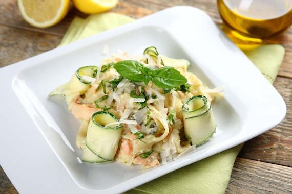 Tagliatelle z cukinią i łososiem