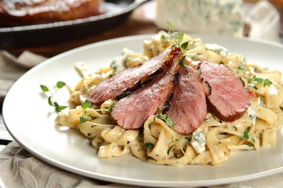 Tagliatelle z piersią z kaczki sous vide i serem Gorgonzola