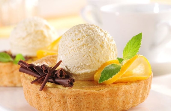 Tarta cytrynowa z lodami waniliowymi 