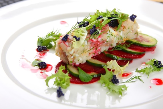 Tatar z wędzonej siei z pieczonymi buraczkami