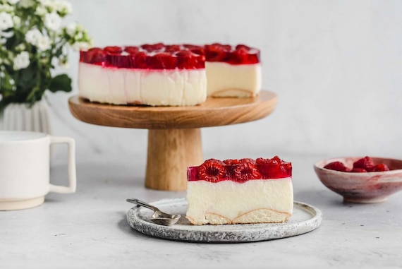 Tort z kaszy manny z galaretką i owocami