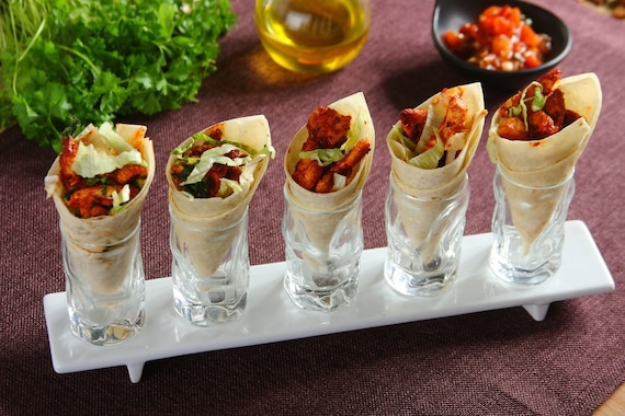 Tortille z kurczakiem i salsą pomidorową 