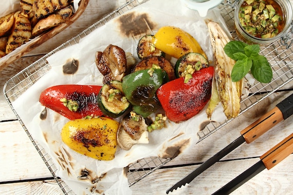 Grillowane warzywa z salsą awokado