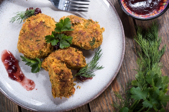 Wegańskie kotlety z soczewicy na Wielkanoc