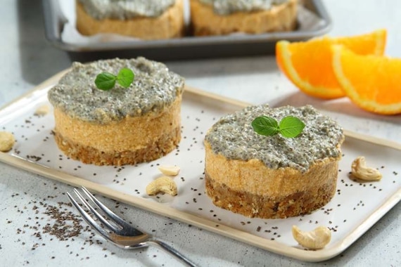 Wegańskie serniczki pomarańczowo-dyniowe z orzechów nerkowca