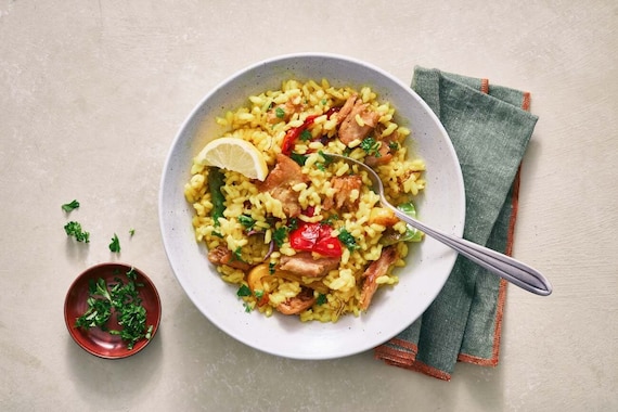 Paella z szafranem i cytryną 