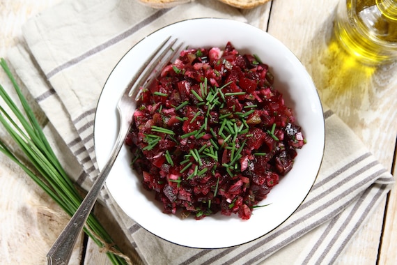 Wielkanocna, wegańska sałatka buraczana