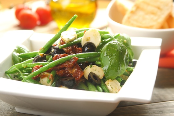 Sałatka z fasolką szparagową i pomidorami