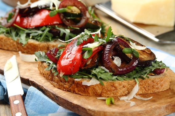 Włoskie kanapki z antipasti