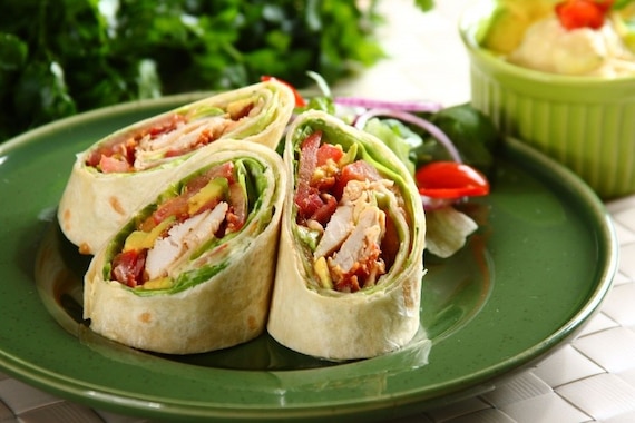 Wrap BLT z soczystym kurczakiem