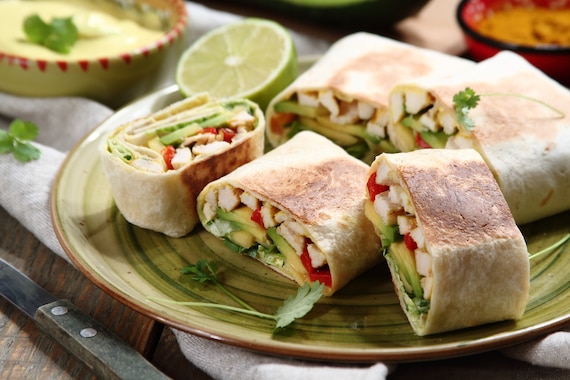 Wrap z kurczakiem i mango