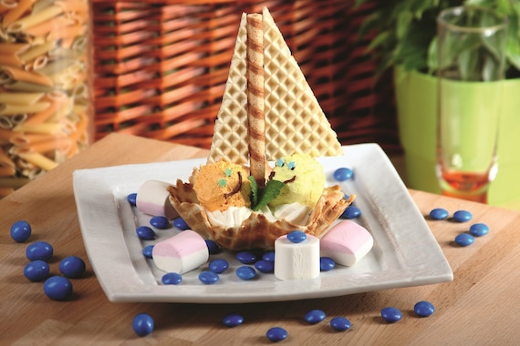 Lody tropikalne z wafelkami "Żaglówka"