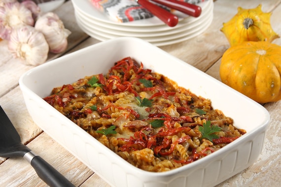 Zapiekanka makaronowa z szynką, dynią i grzybami 