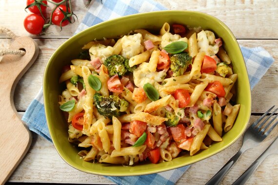 Zapiekanka z szynką i warzywami