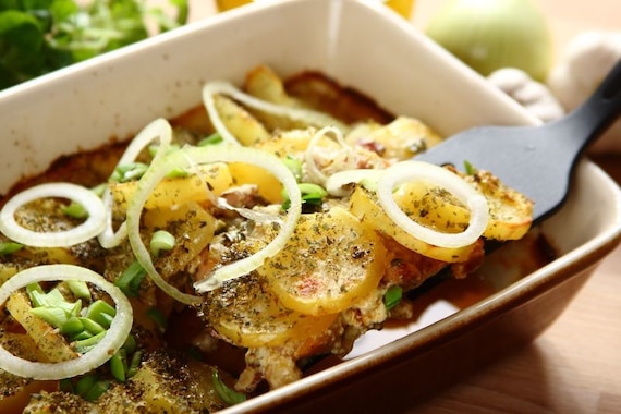 Zapiekanka ziemniaczana ze złocistym kurczakiem