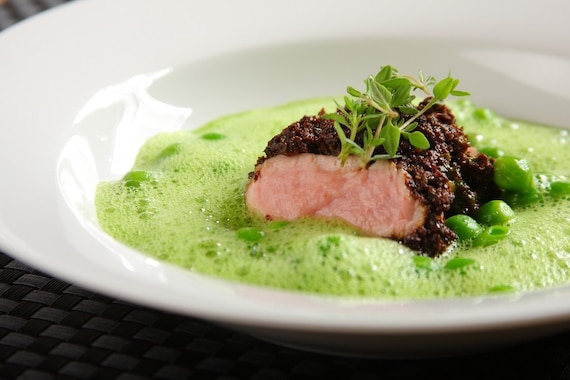 Zielona zupa minestrone z wędzoną cielęciną