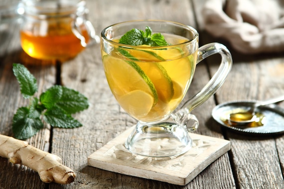 Zielona herbata z sokiem cytrynowym, limonką i imbirem